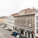 Stadlau Live Apartments by ichbucheAT