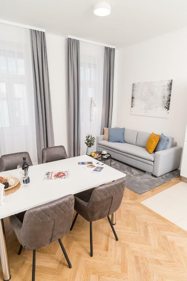 Apartment Stadlau Live By Ichbucheat Wien